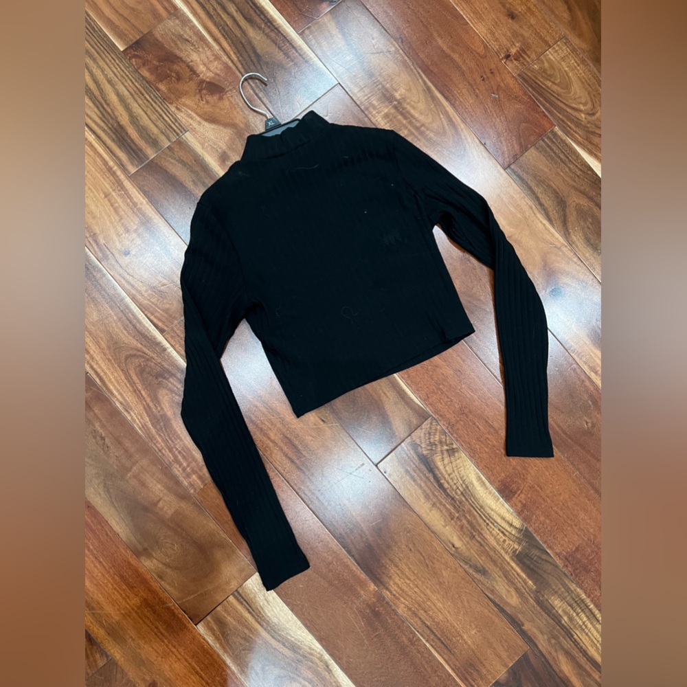 SOLID BLACK LONG SLEEVE TOP🖤